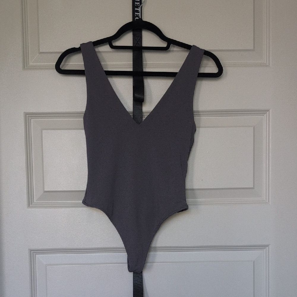 Aritzia Babaton Contour V-Neck Tank Bodysuit, Grey-blue, XS